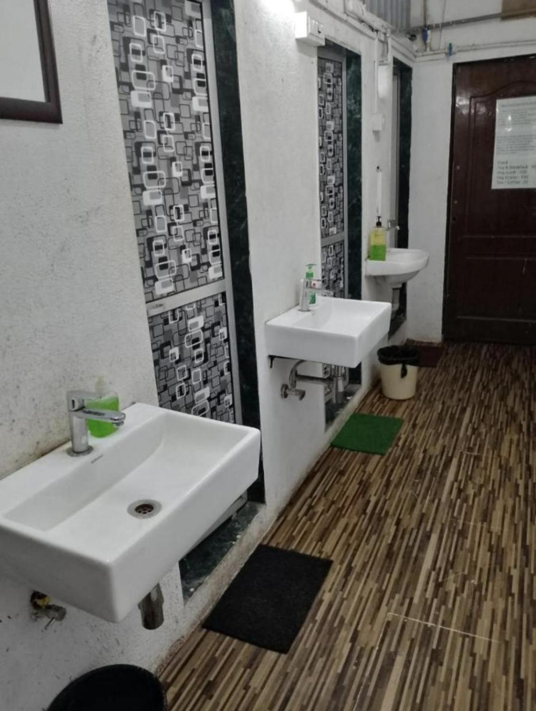 Bapuji Dormitory Hostel Mumbai Exterior foto