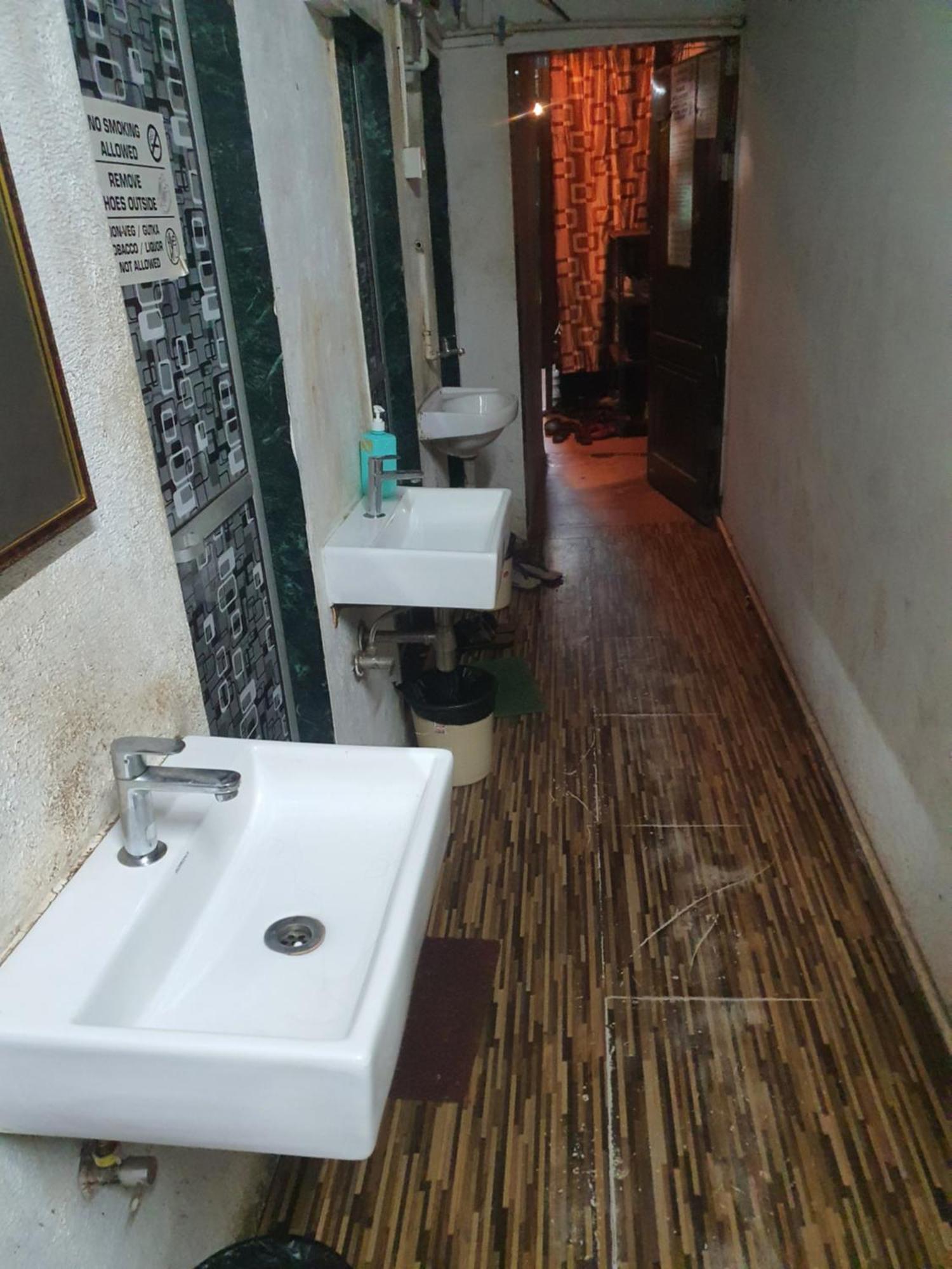 Bapuji Dormitory Hostel Mumbai Exterior foto