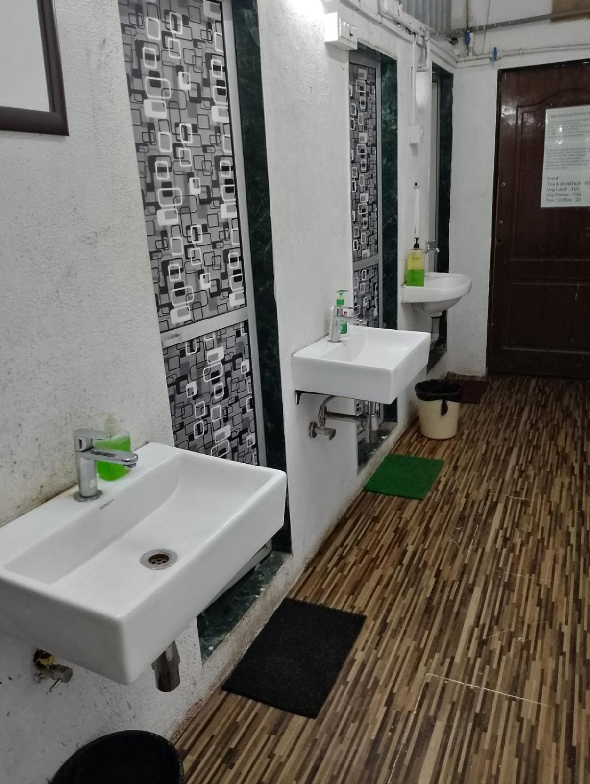 Bapuji Dormitory Hostel Mumbai Exterior foto